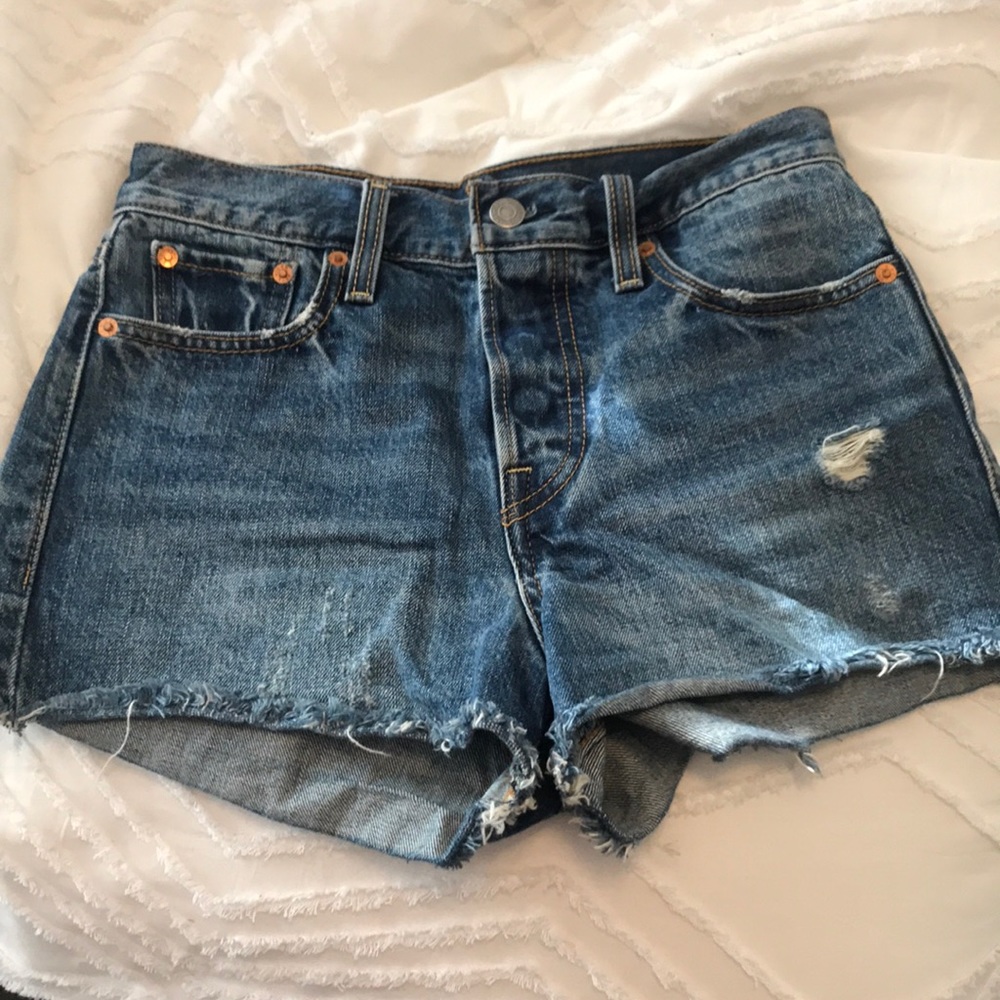 Women’s Levi Shorts Size 26!